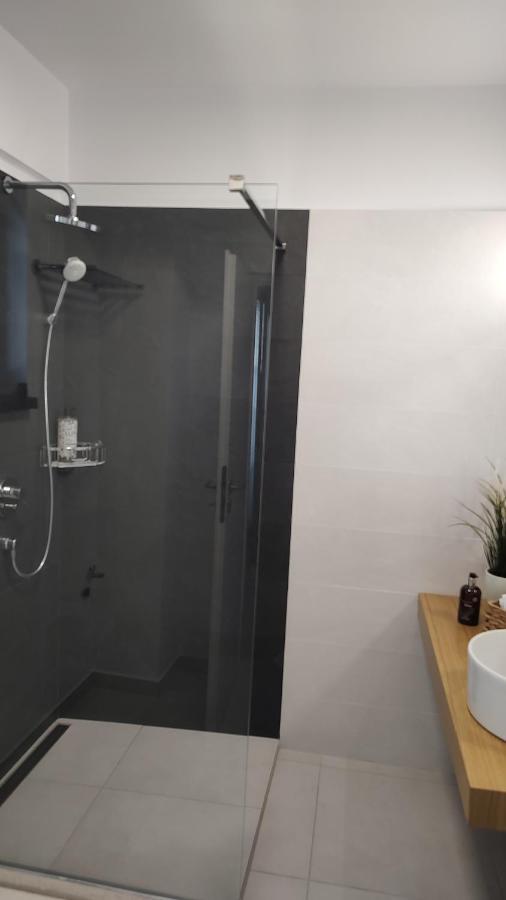 Van Studio Нэводари Экстерьер фото